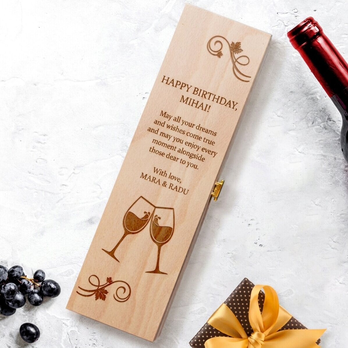 Scatola di vino personalizzata con messaggio - Auguri per il tuo compleanno