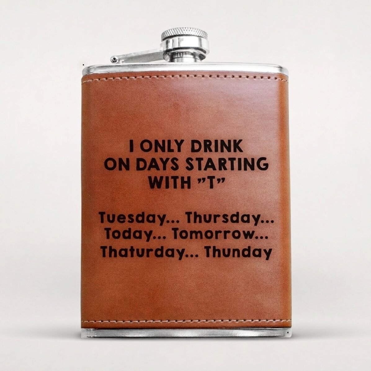 Bottiglietta da tasca personalizzata rivestita in pelle - I only drink...