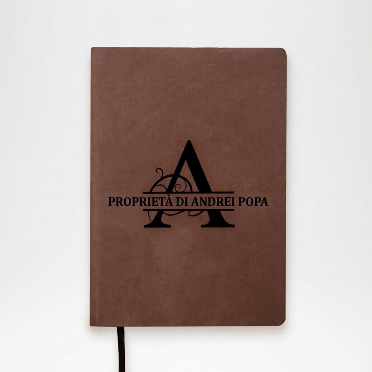 Agenda in pelle personalizzata con monogramma e nome al centro