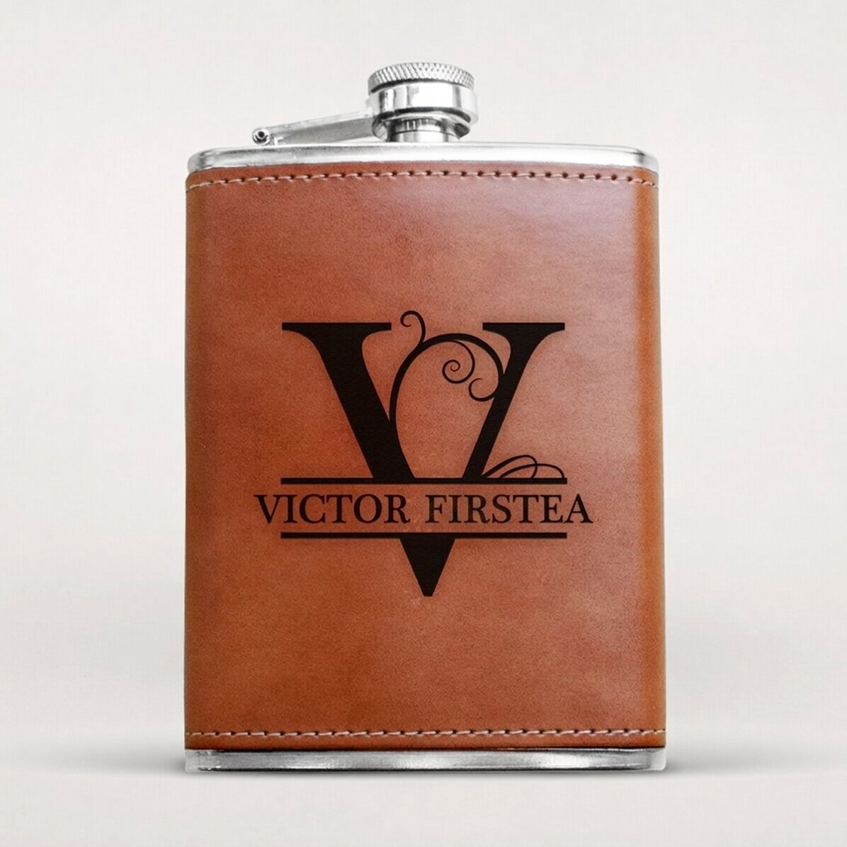 Fiaschetta da tasca rivestita in pelle, personalizzata con monogramma e nome