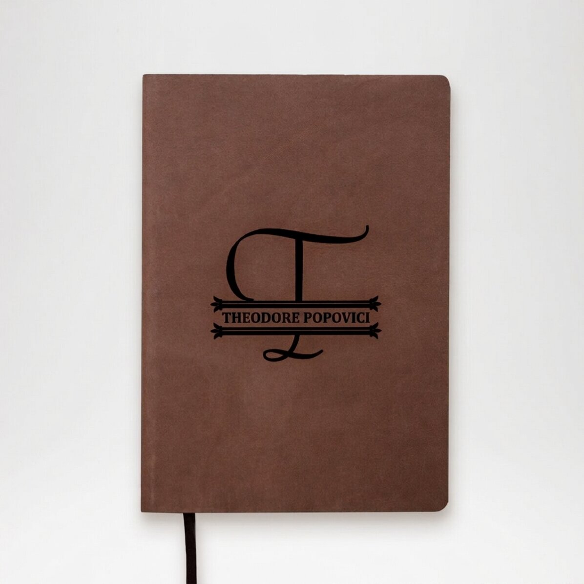Agenda in pelle personalizzata con monogramma e nome al centro - modello 2