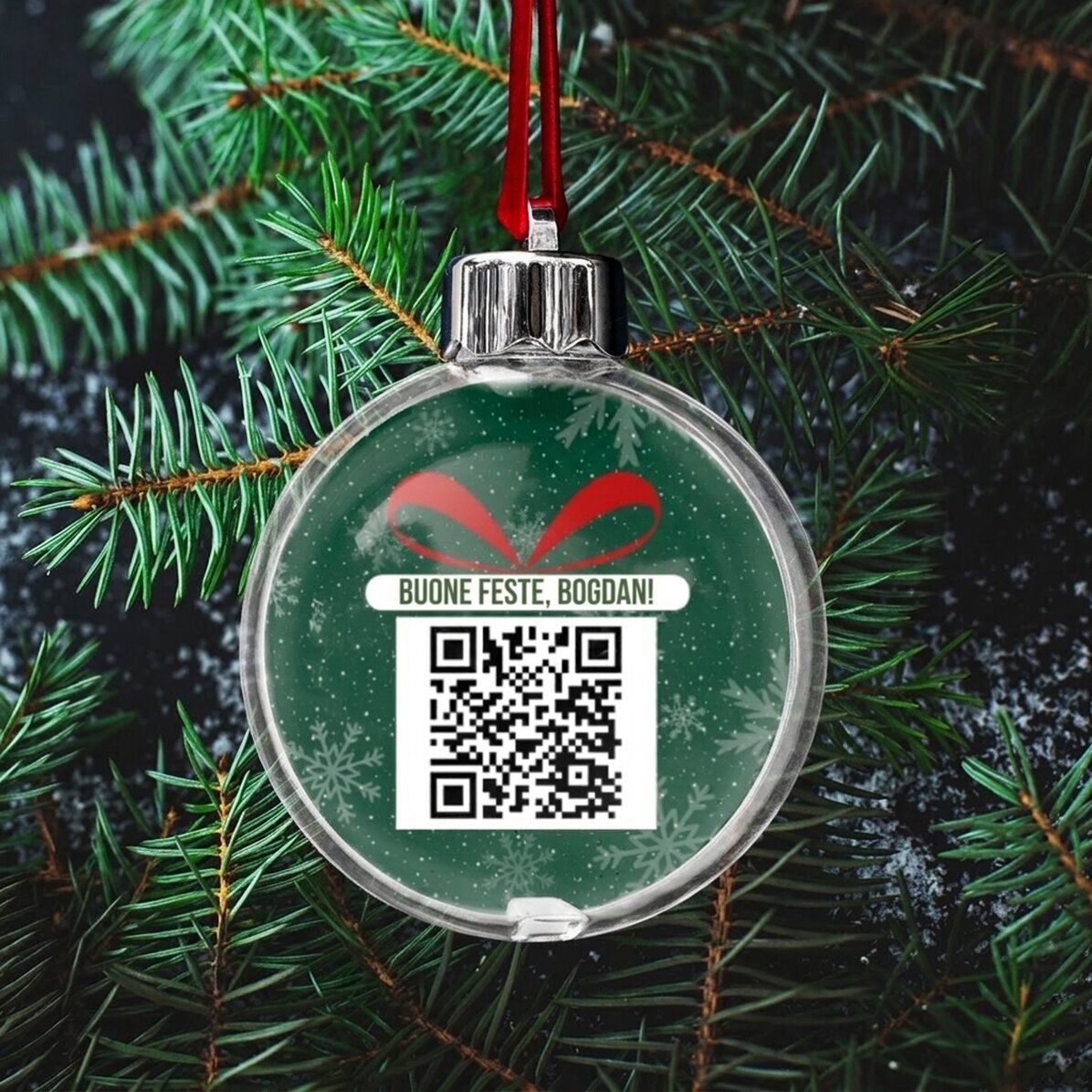 Globo trasparente personalizzato su entrambi i lati con una foto e un codice QR