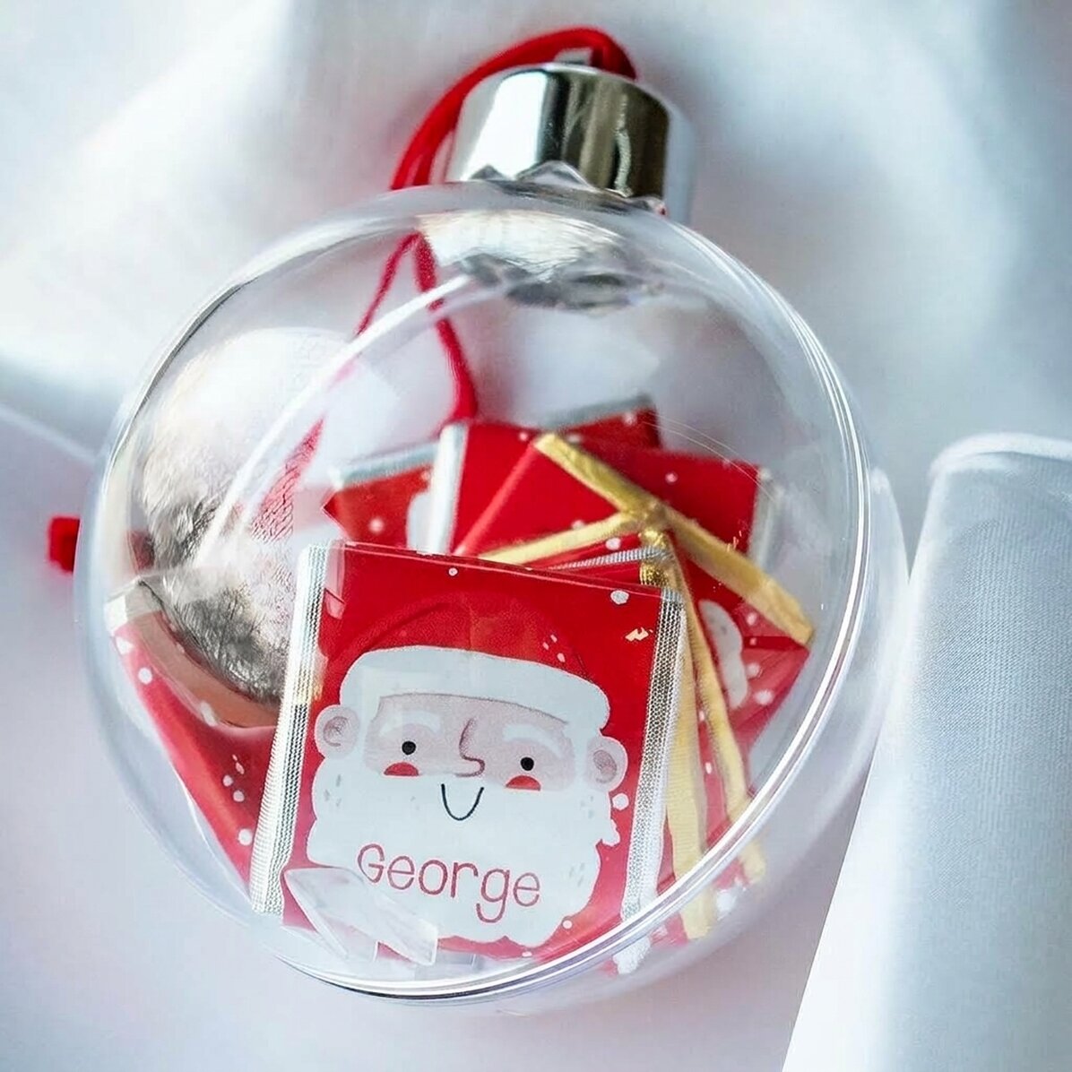 Globo con 10 mini cioccolatini personalizzati con nome - Babbo Natale