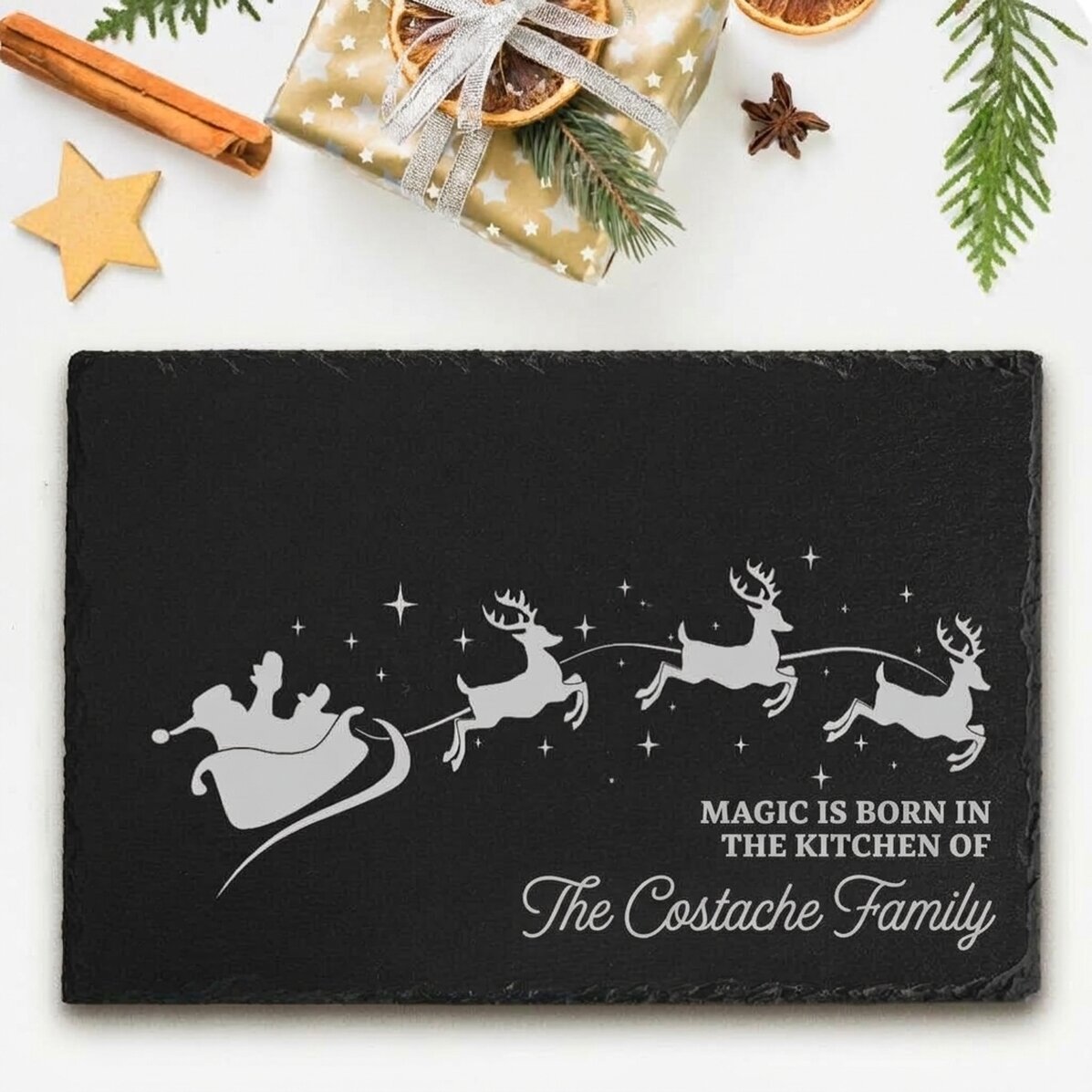 Tavola di ardesia incisa e personalizzata con una scritta - La magia del Natale