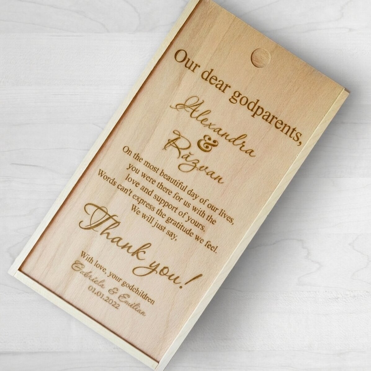 Scatola regalo personalizzata in legno con messaggio di ringraziamento per i padrini