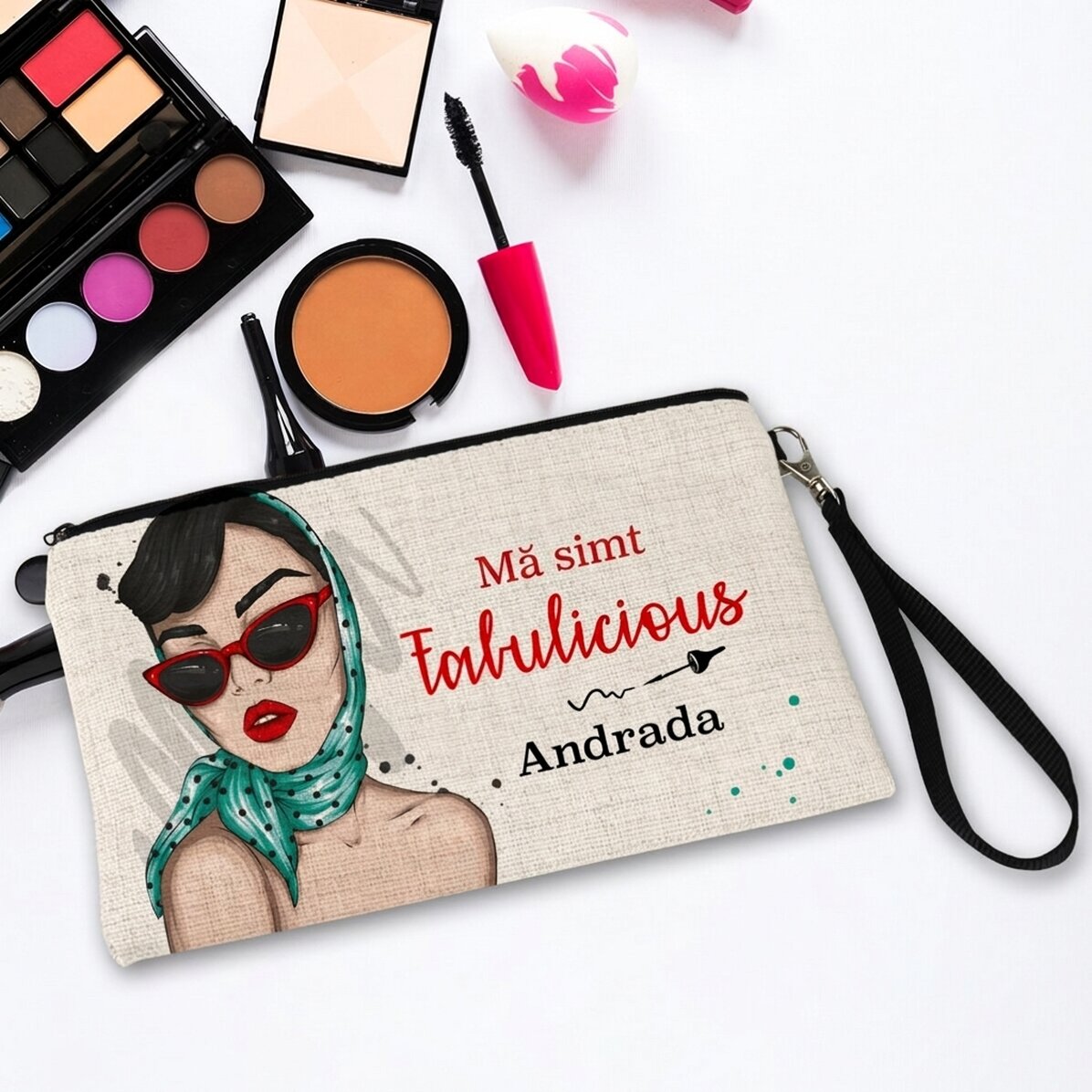 Kit trucco personalizzato con la scritta “I feel Fabulicious”