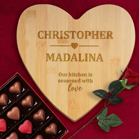 Heart-shaped chopping board personalised with message - Our kitchen
