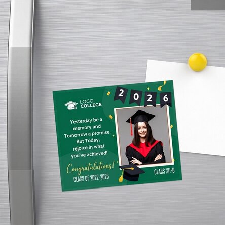 Magnete personalizzato 12x10 cm con logo, foto e testo - Congratulazioni per la laurea!