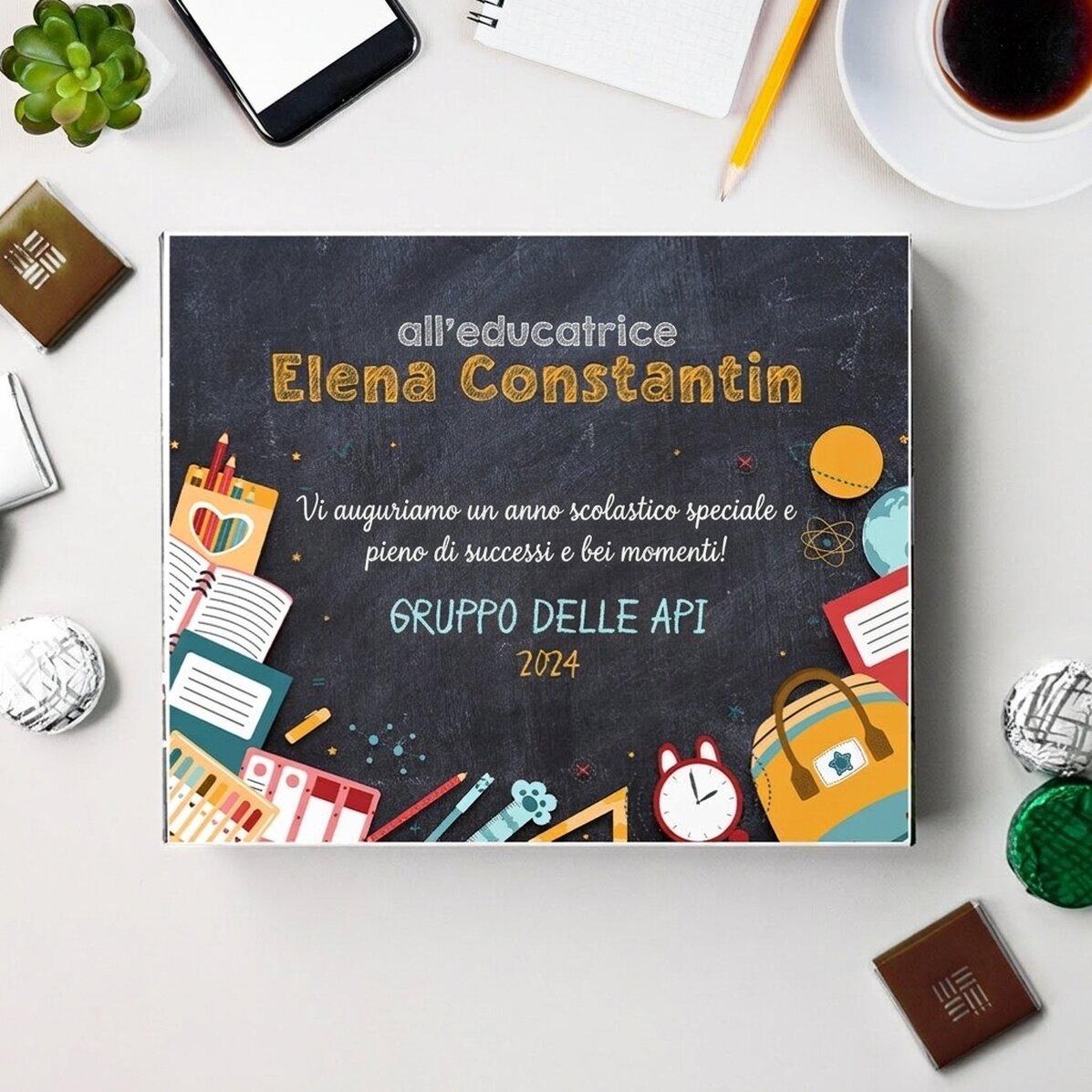 Scatola di cioccolatini personalizzata con un messaggio di buon inizio d