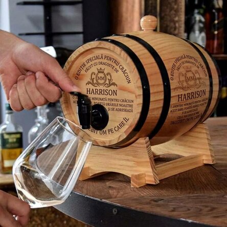 Dispenser per vino a forma di botte