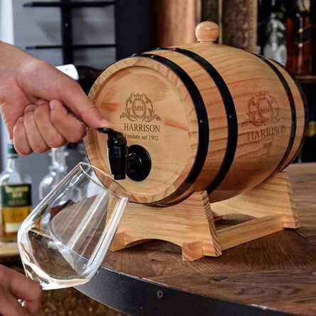 Dispenser per vino a forma di botte