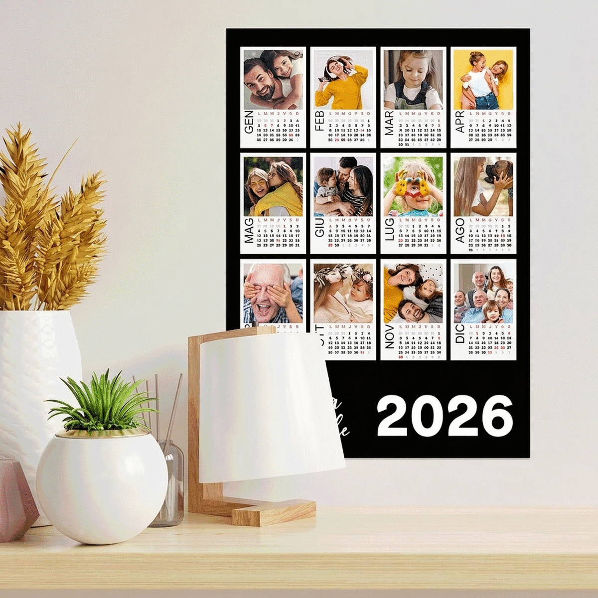 Poster calendario personalizzato con 12 foto Polaroid e sfondo colorato