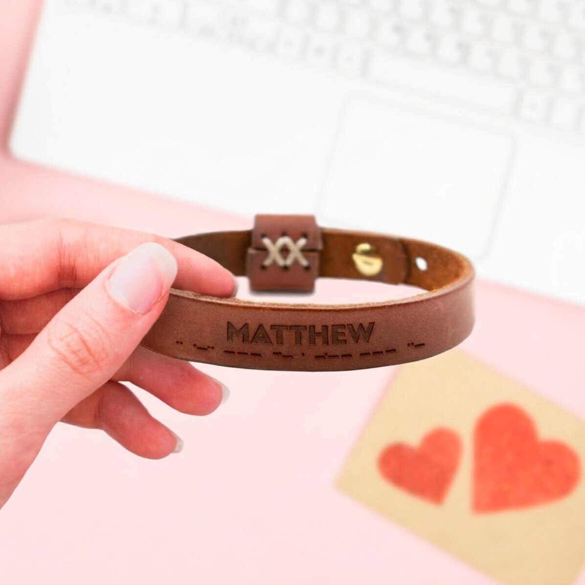 Braccialetto in pelle personalizzato con il messaggio "Ti amo" in codice Morse