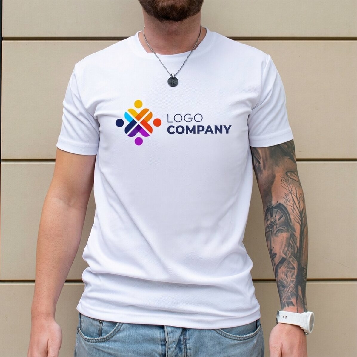 Maglietta sportiva personalizzata con logo in formato orizzontale