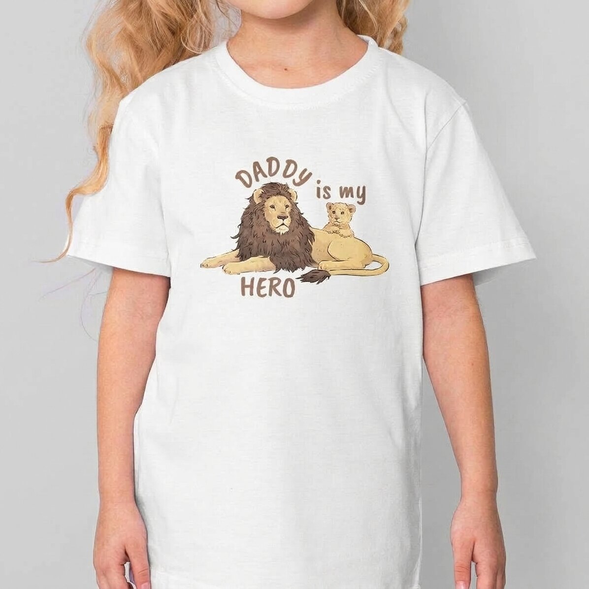 Maglietta in cotone per bambini personalizzata con la scritta "Daddy is my hero"