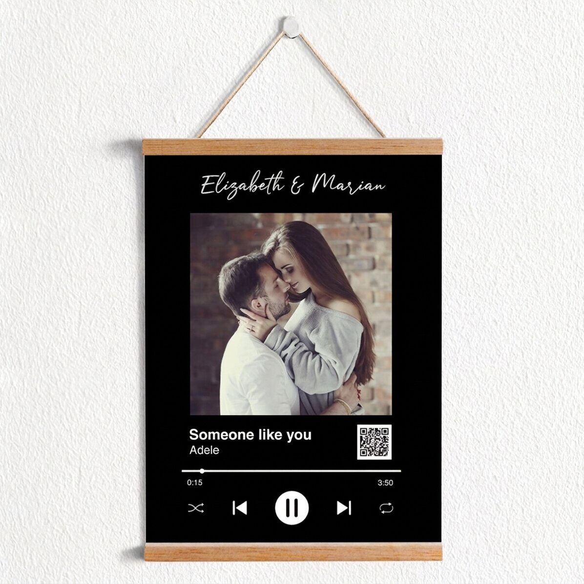 Poster personalizzato con una foto, un testo e un codice QR - La nostra canzone