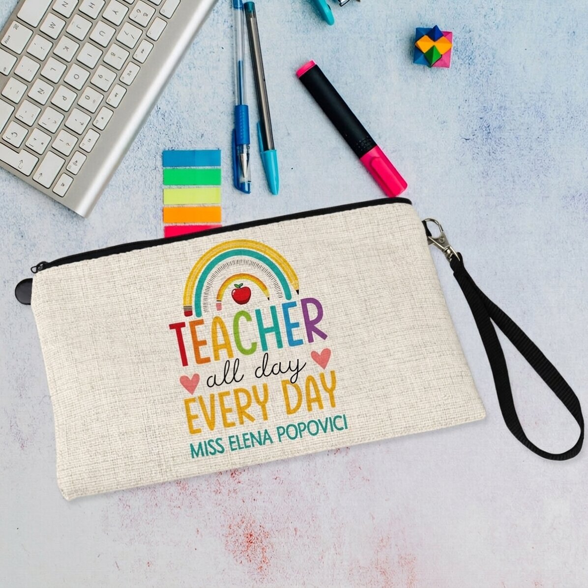 Kit per insegnanti personalizzato con la scritta "Teacher all day"
