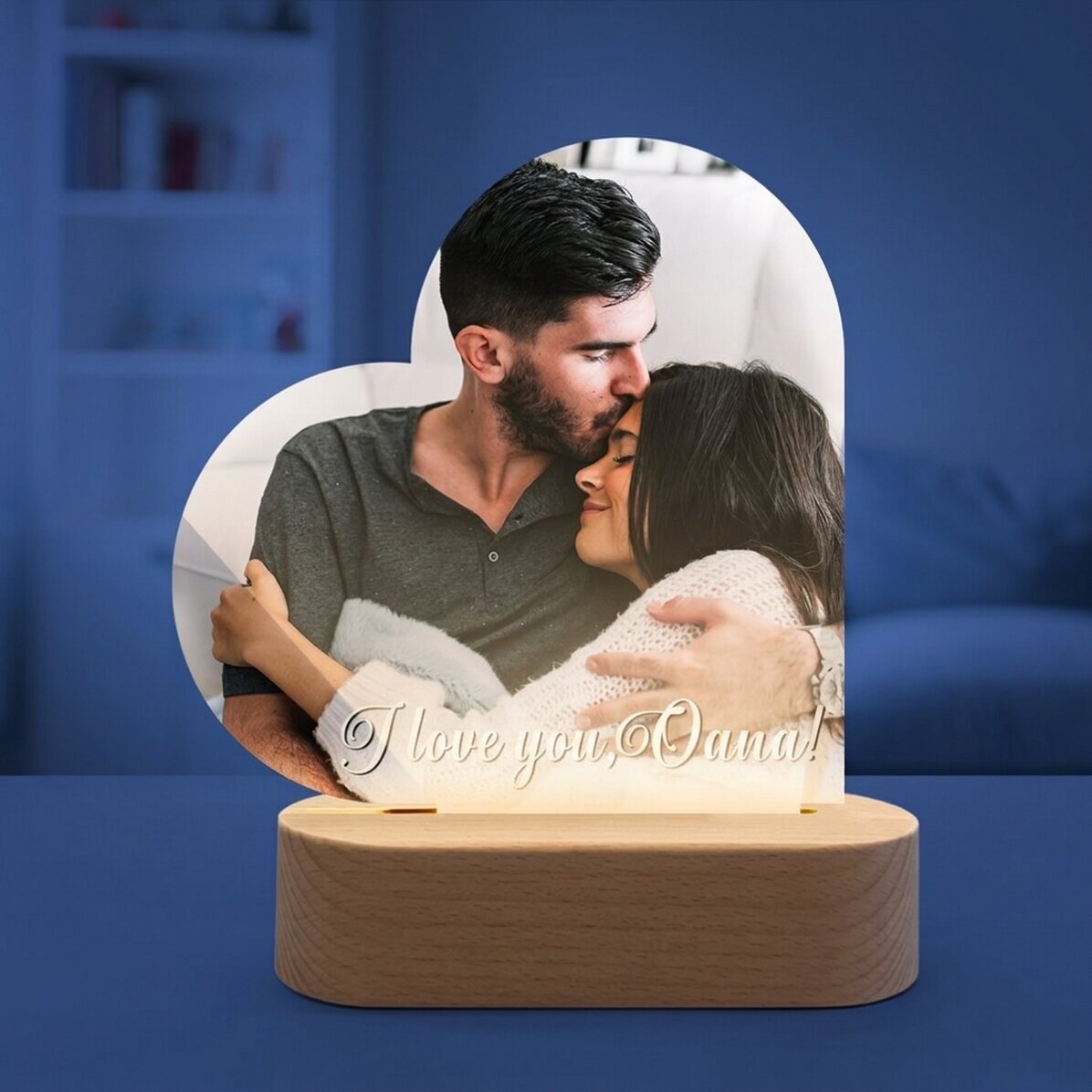 Lampada da comodino a LED a forma di cuore personalizzata con una foto e un messaggio