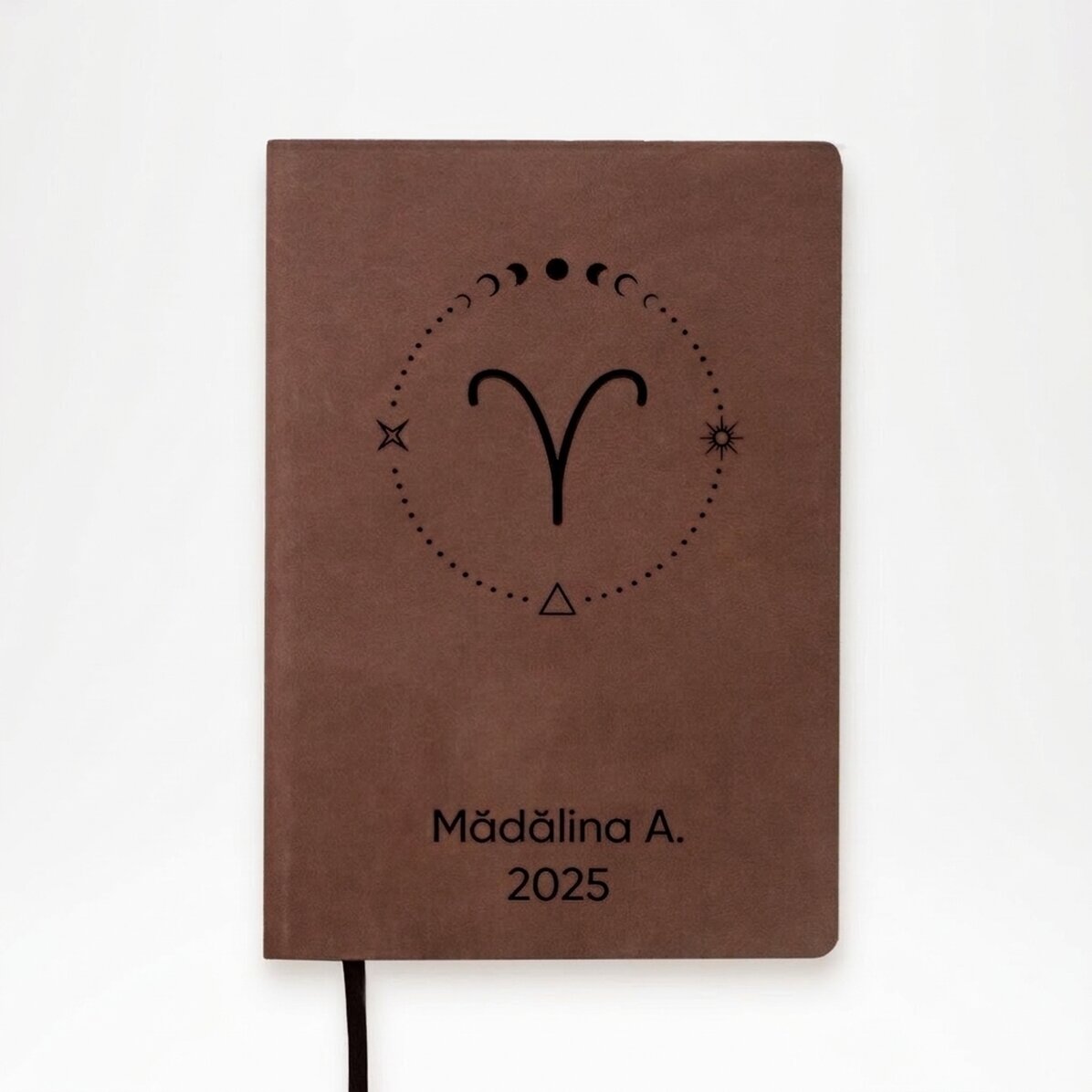 Agenda in pelle personalizzata con testo e segno zodiacale Ariete