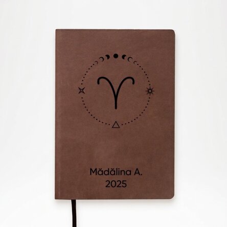 Agenda in pelle personalizzata con testo e segno zodiacale Ariete