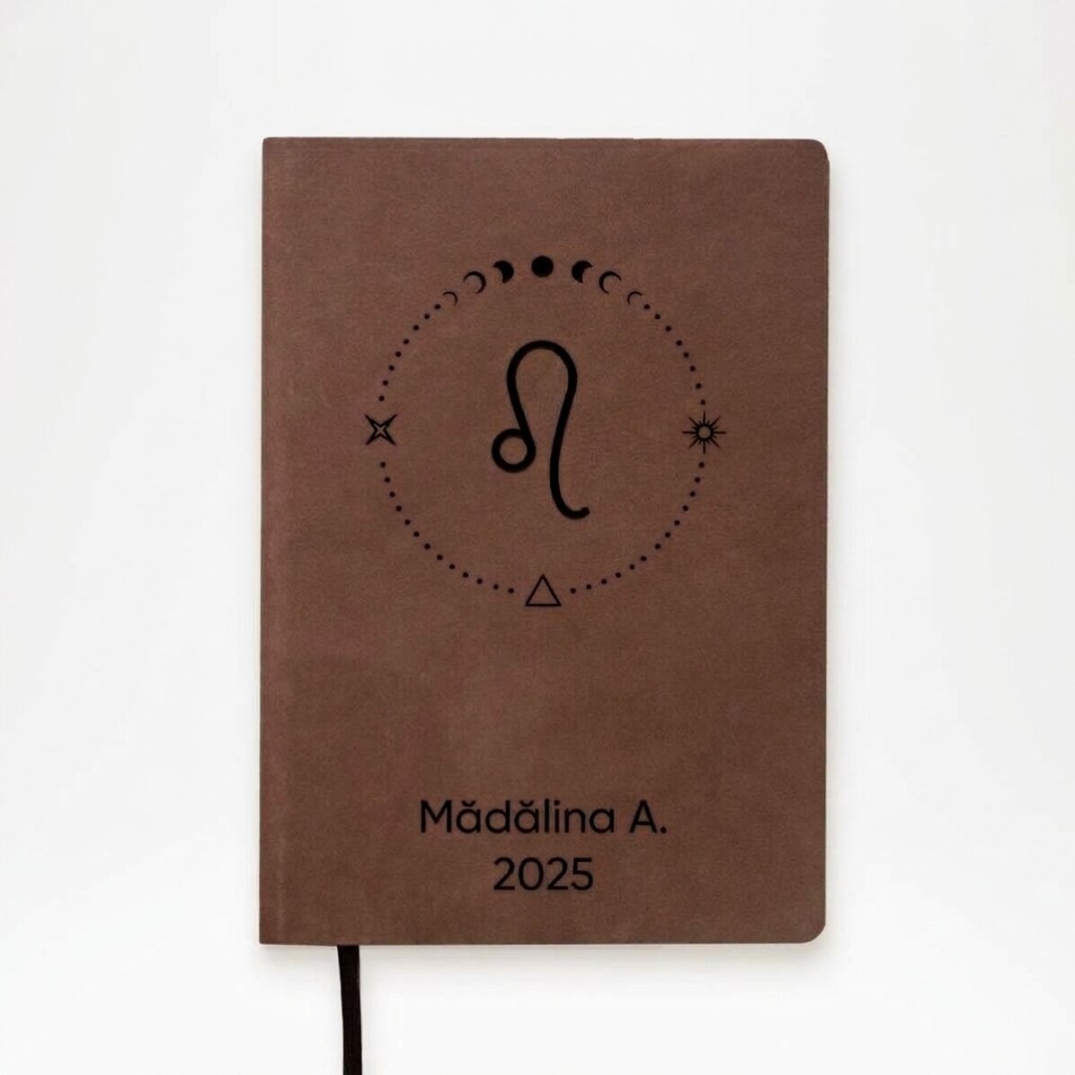 Agenda in pelle personalizzata con testo e segno zodiacale del Leone