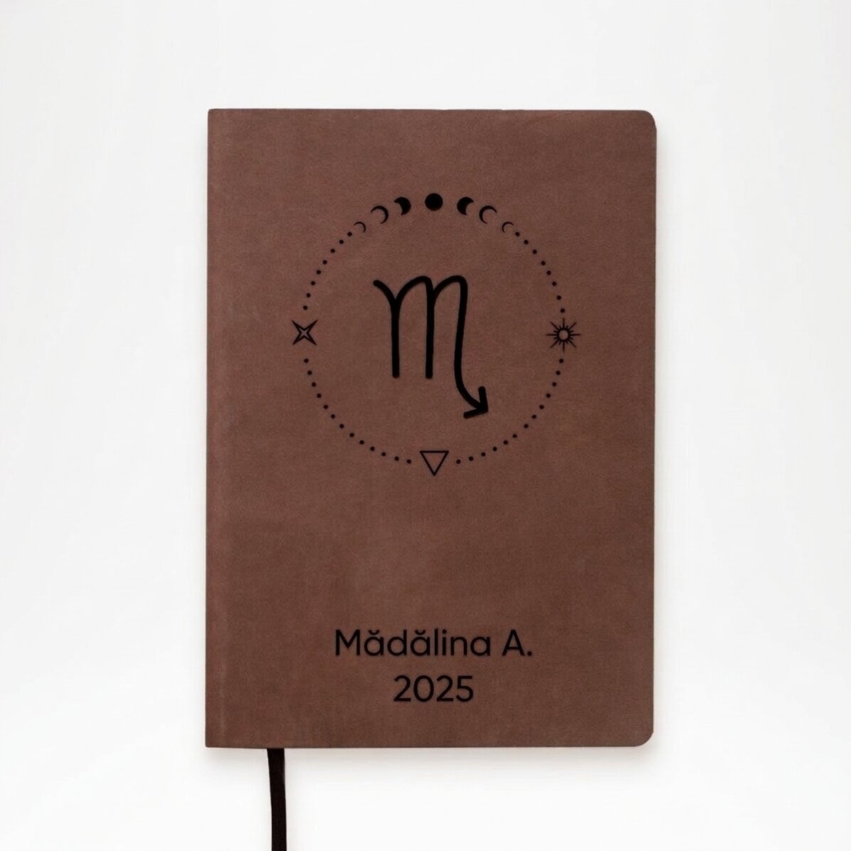 Agenda in pelle personalizzata con testo e segno zodiacale dello Scorpione