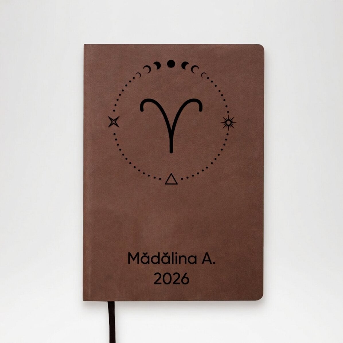 Agenda in pelle personalizzata con testo e segno zodiacale
