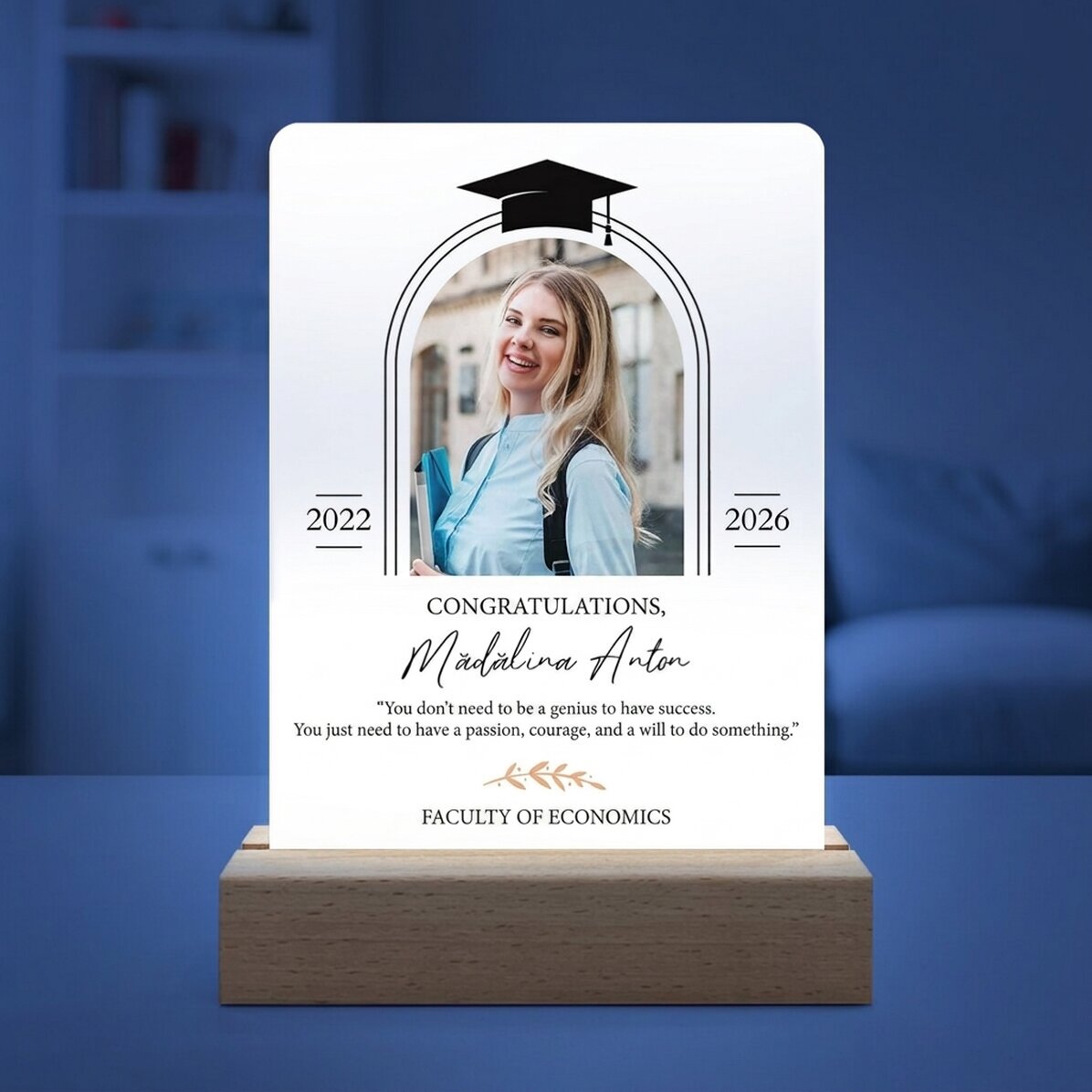 Lampada da comodino a LED personalizzata con una foto e un messaggio - Laurea