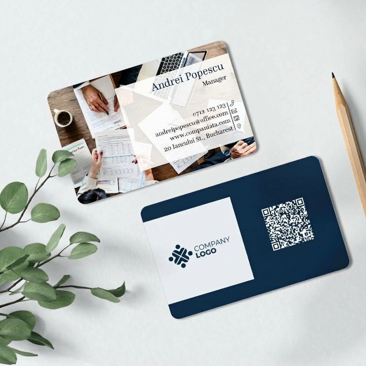 Biglietto da visita in alluminio personalizzato fronte-retro con codice QR e una foto