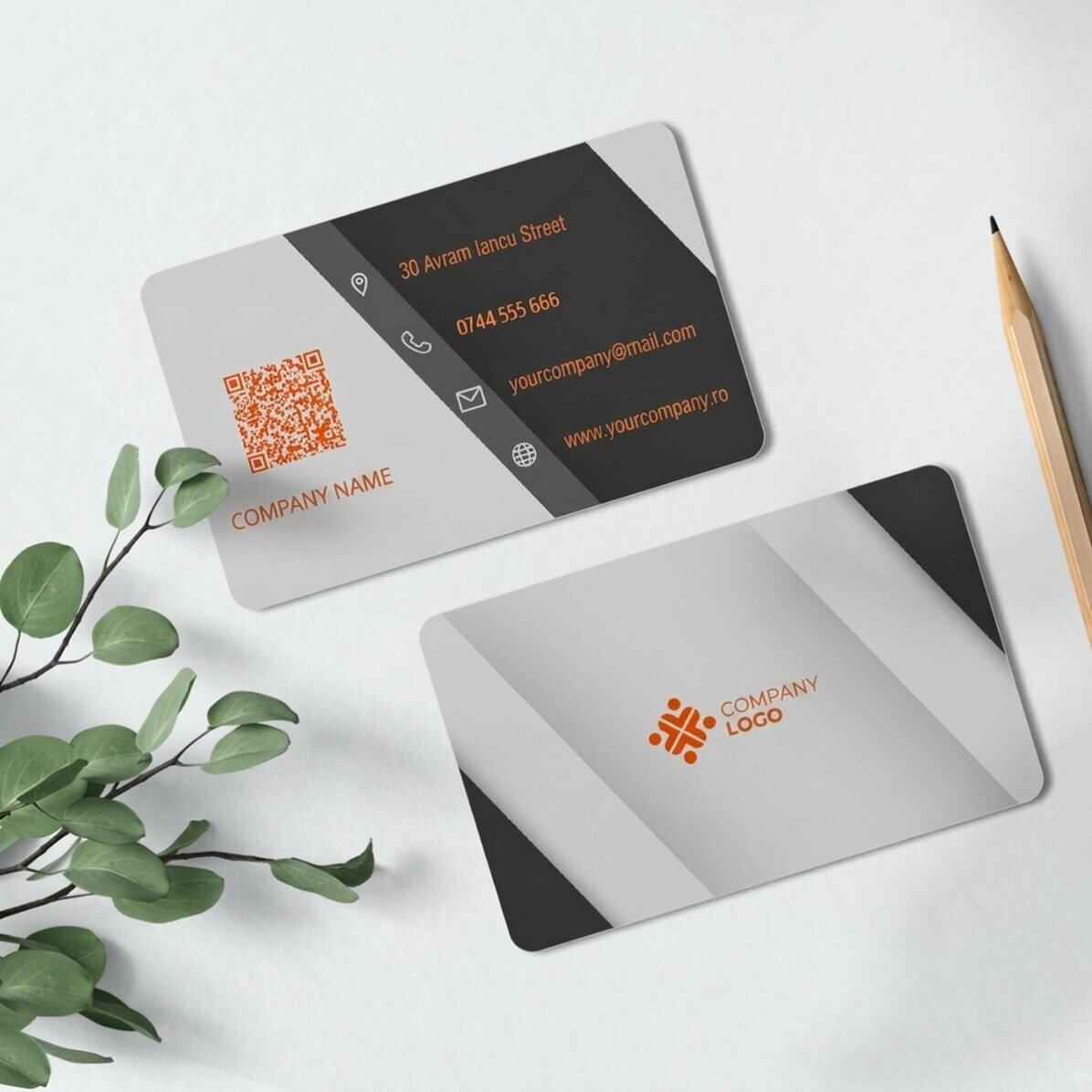 Biglietto da visita in alluminio personalizzato fronte-retro con logo, codice QR e testo