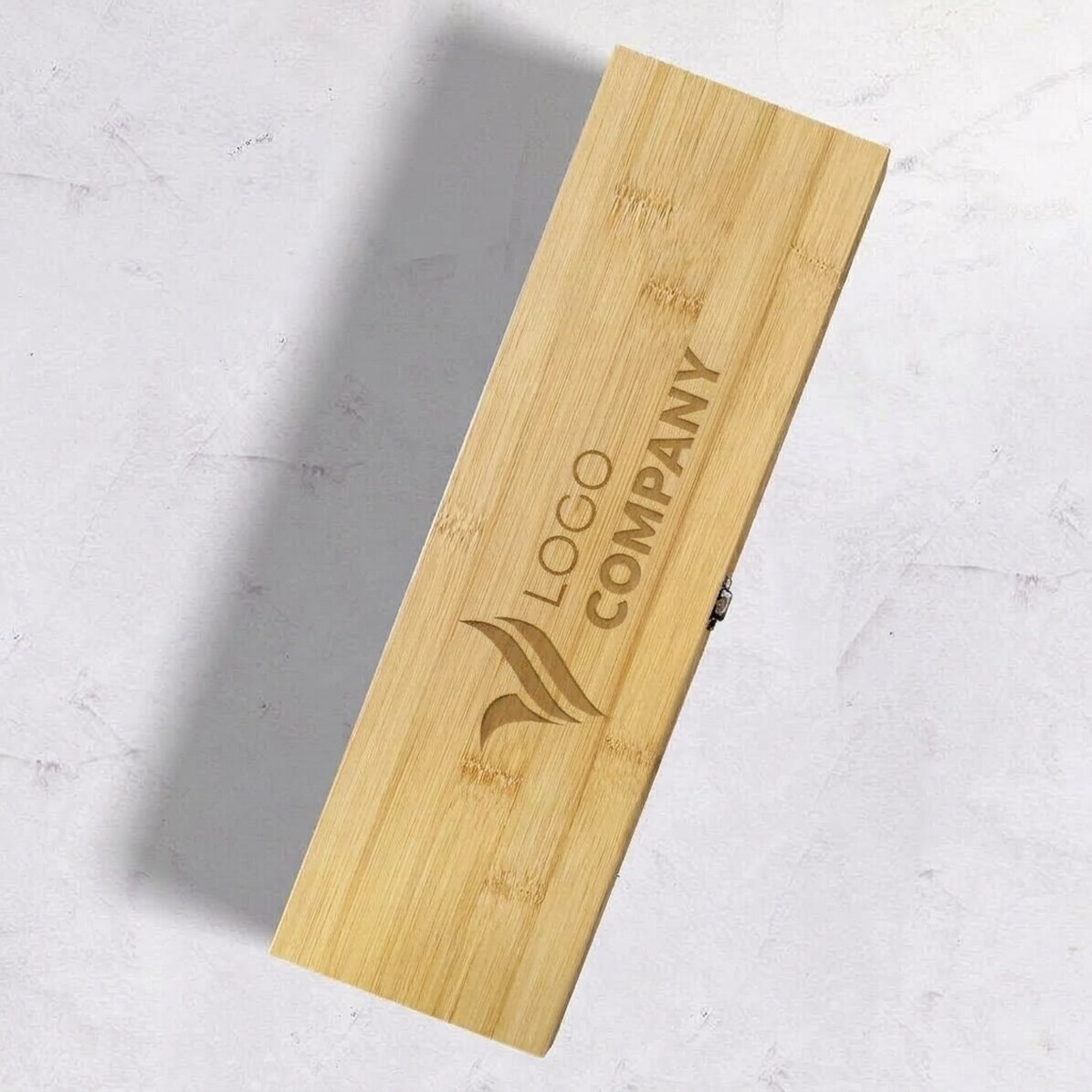Scatola per vino in bambù con accessori, personalizzata con logo in formato orizzontale