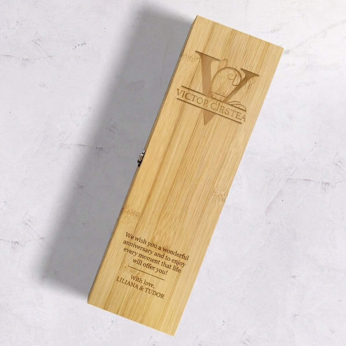 Scatola per vino in bambù con accessori, personalizzata con monogramma e messaggio