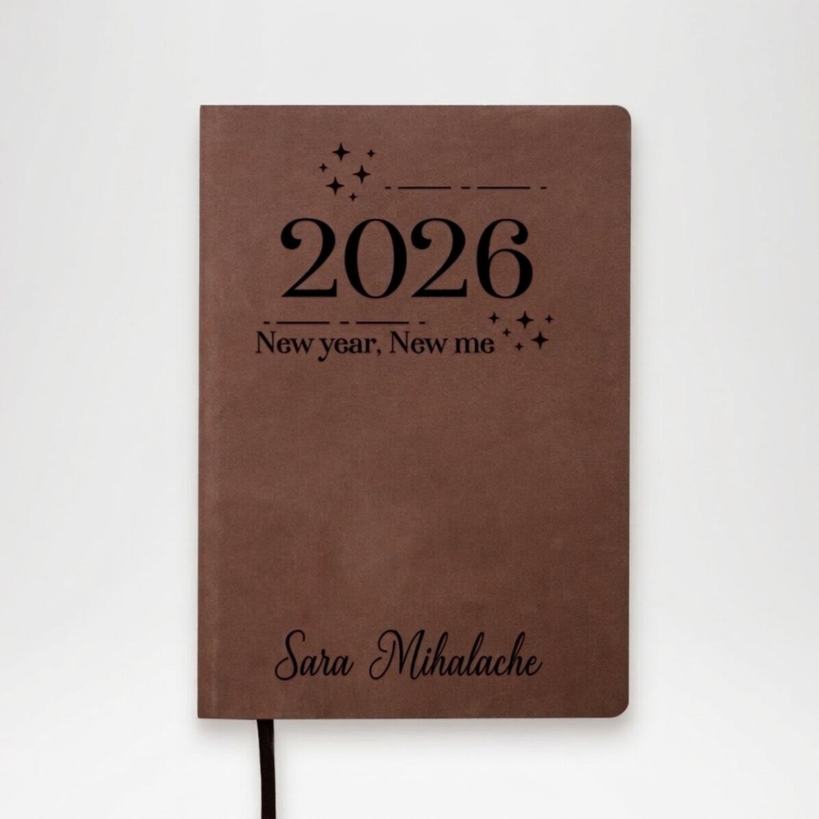 Agenda in pelle personalizzata con la scritta "New year, new me"