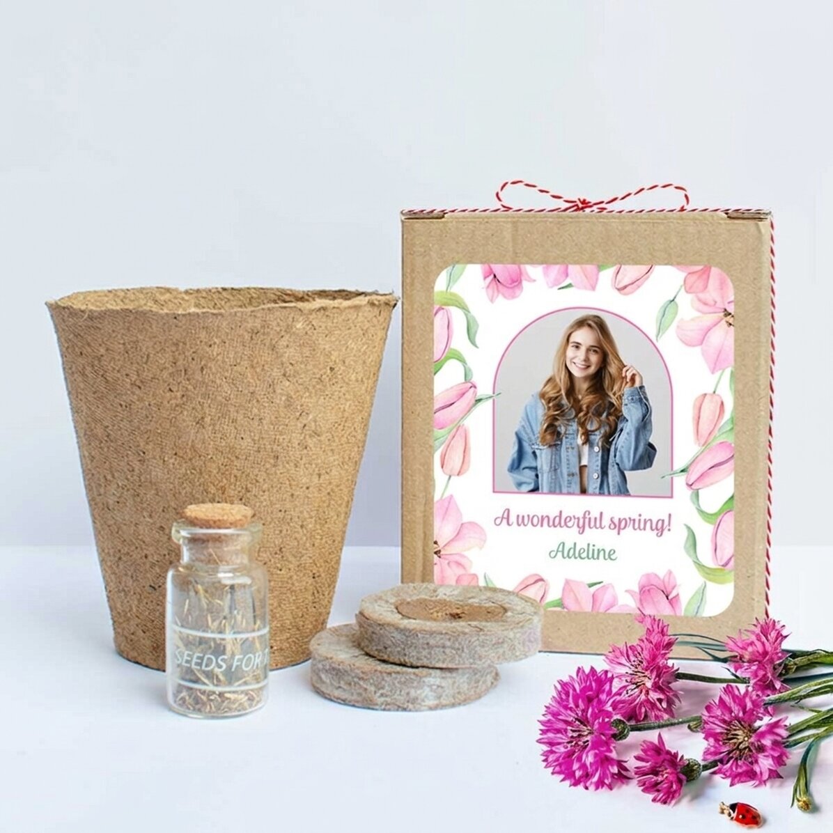 Kit per piantare fiori primaverili in una scatolina personalizzata con una foto e un messaggio