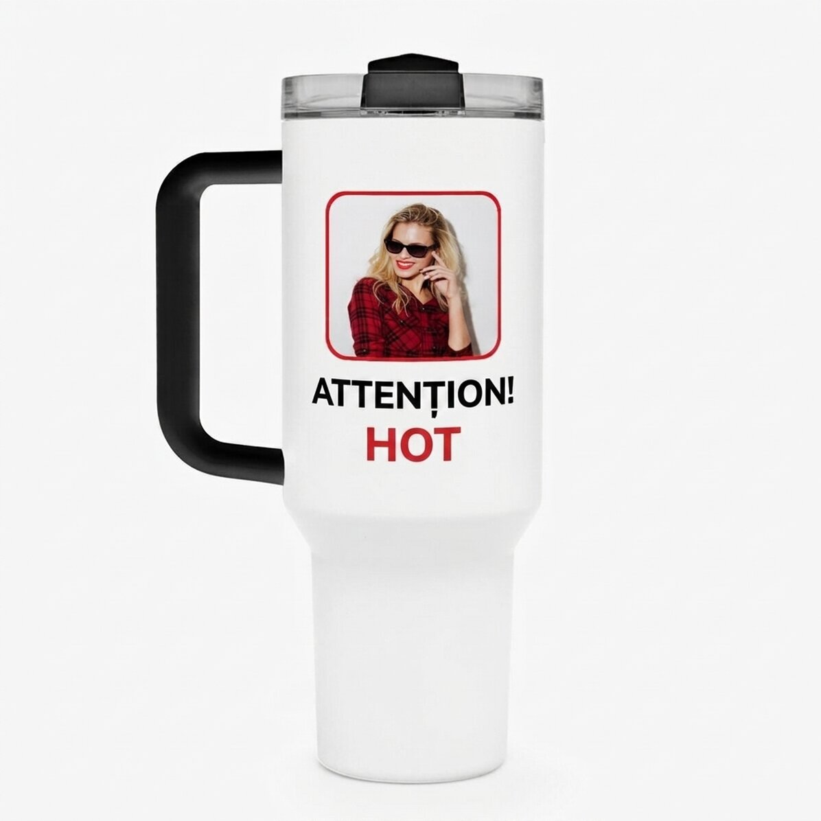 Tazza termica con manico e cannuccia personalizzata con una foto e una scritta - Fierbinte