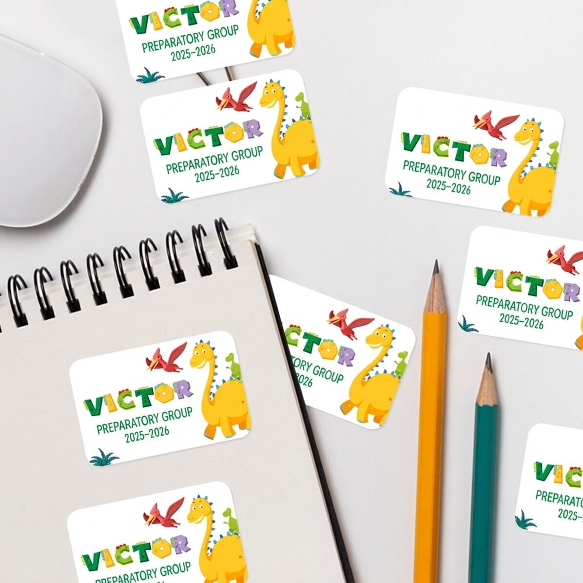 Set di 8 adesivi (etichette autoadesive) personalizzati per la scuola - Dino