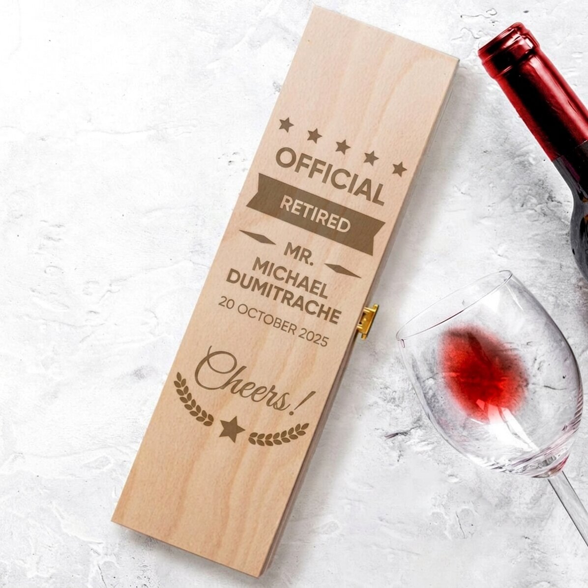 Scatola per vino personalizzata con scritta - "Ufficialmente in pensione"