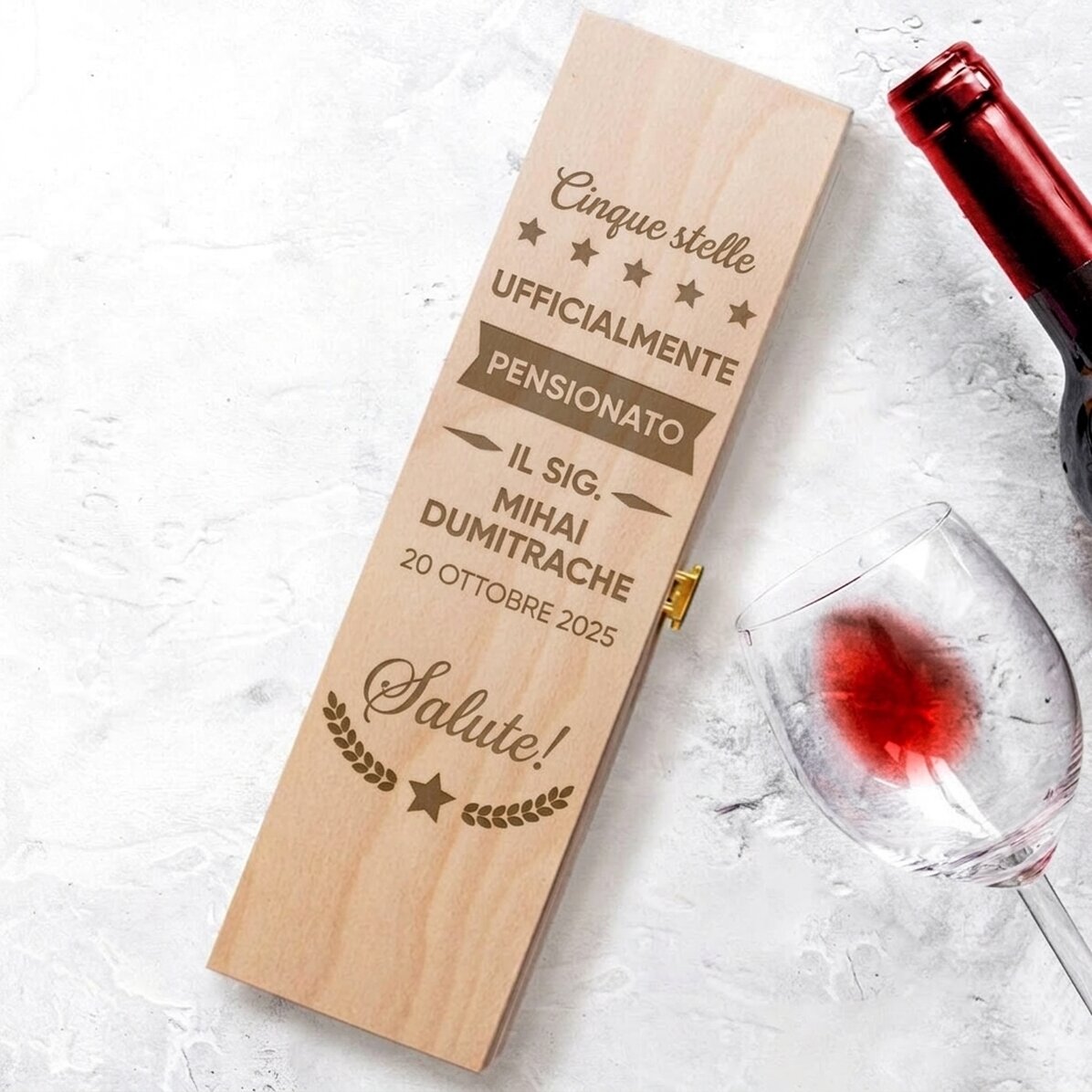 Scatola per vino personalizzata con scritta - "Ufficialmente in pensione"