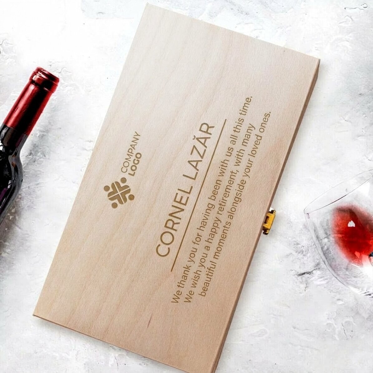 Scatola personalizzata per due bottiglie di vino con logo e testo