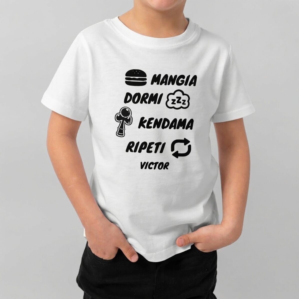 Maglietta in cotone per bambini personalizzata con la scritta: "Eat, sleep, kendama, repeat"