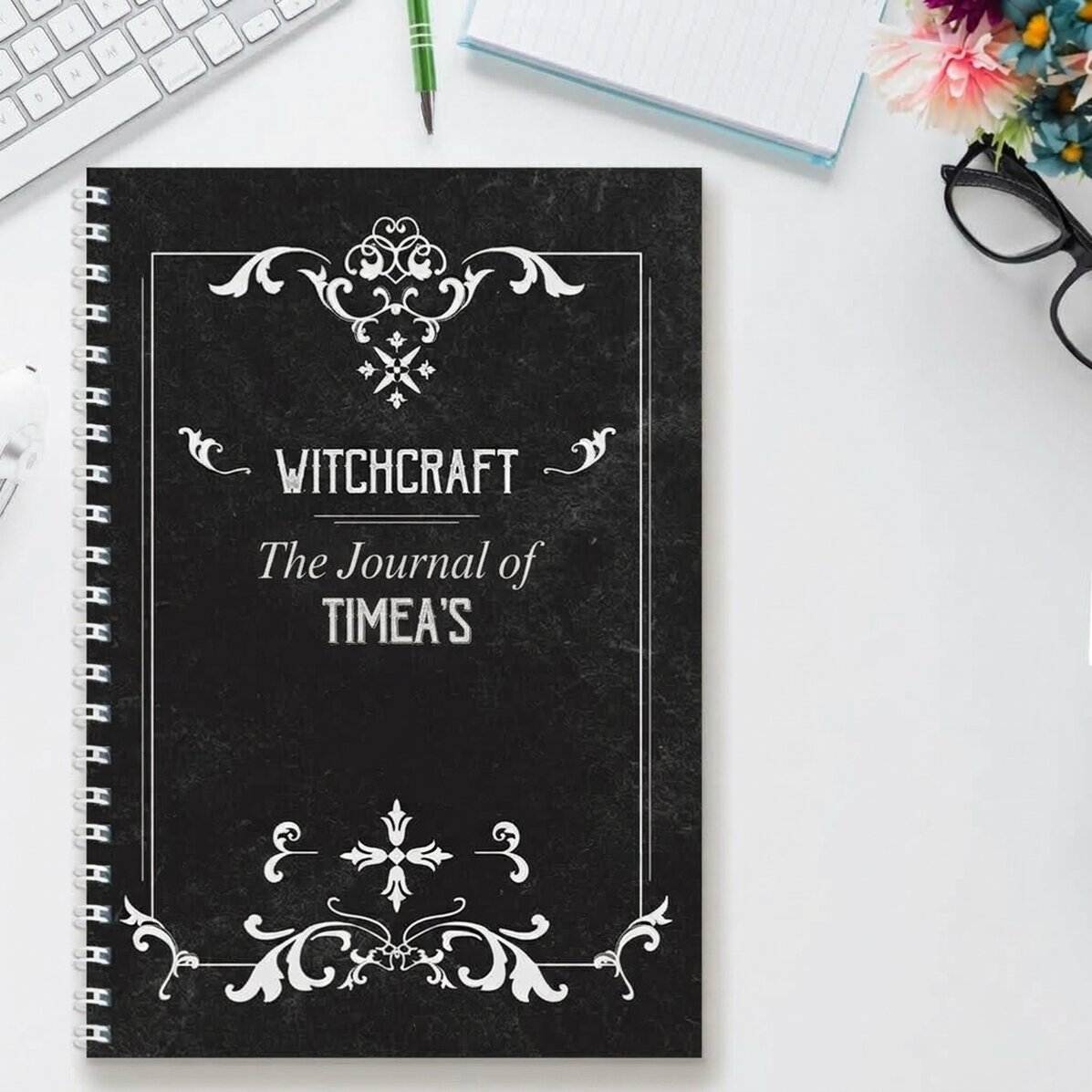 Notebook personalizzato con la scritta "Witchcraft"