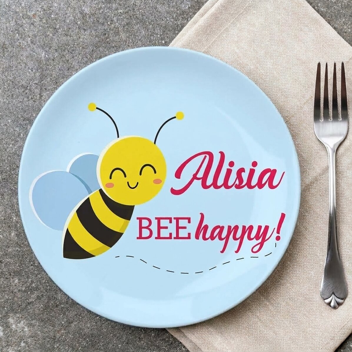 Piatto personalizzato con la scritta "Bee happy!"