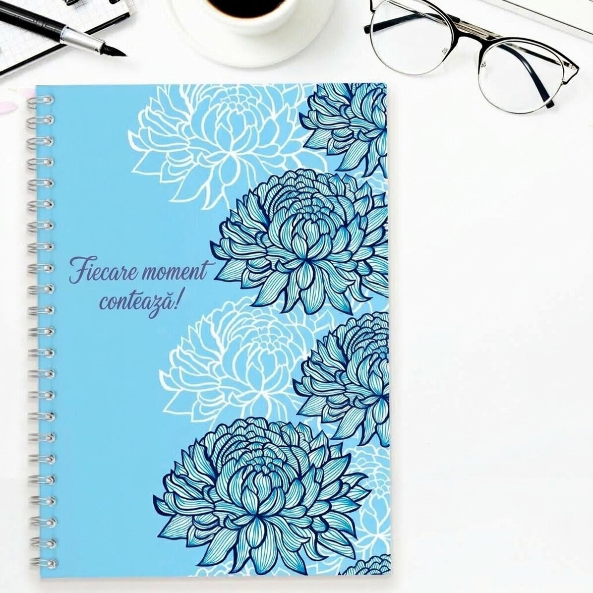 Notebook personalizzato con la scritta: "Every moment matters!"