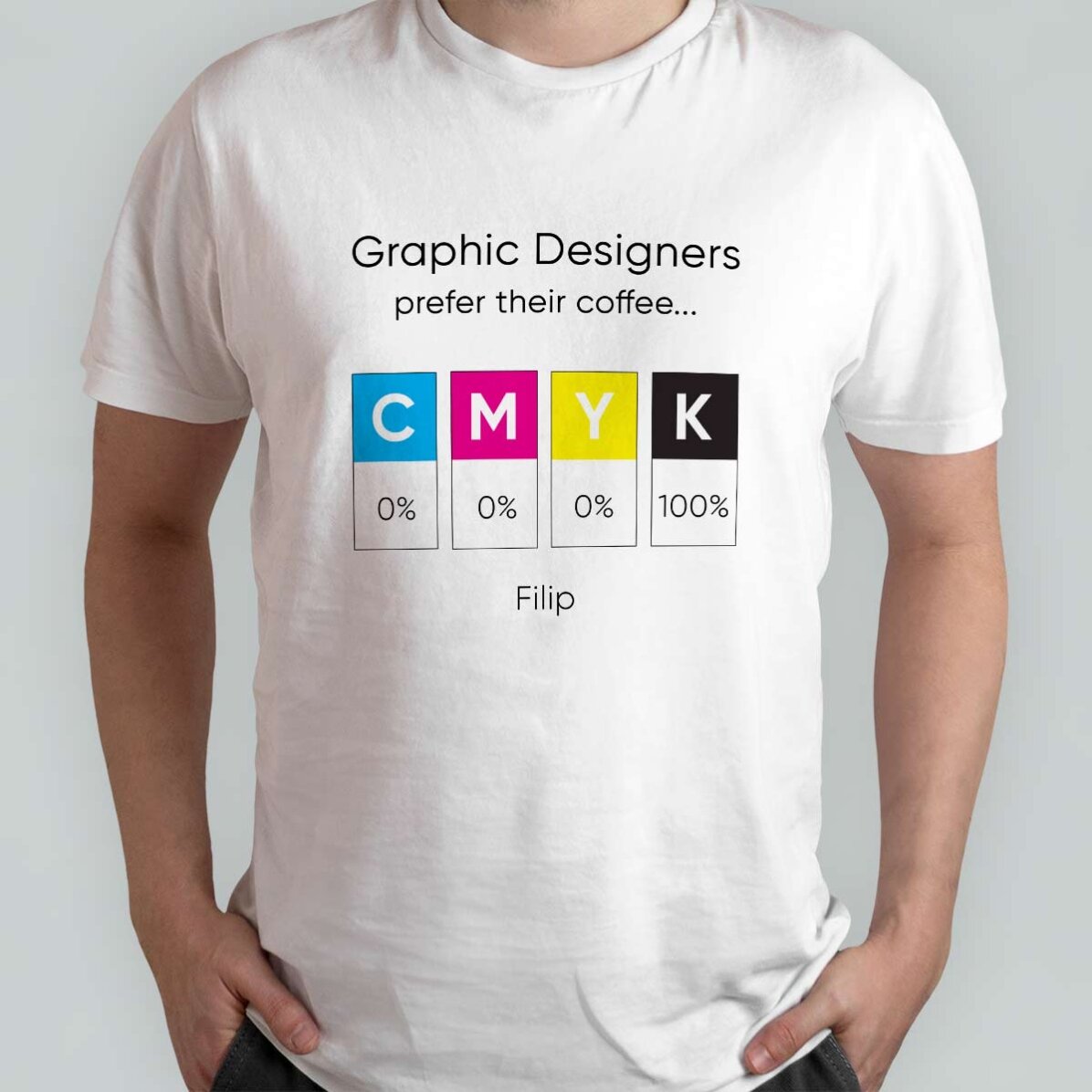 Maglietta in cotone personalizzata con una frase per un graphic designer
