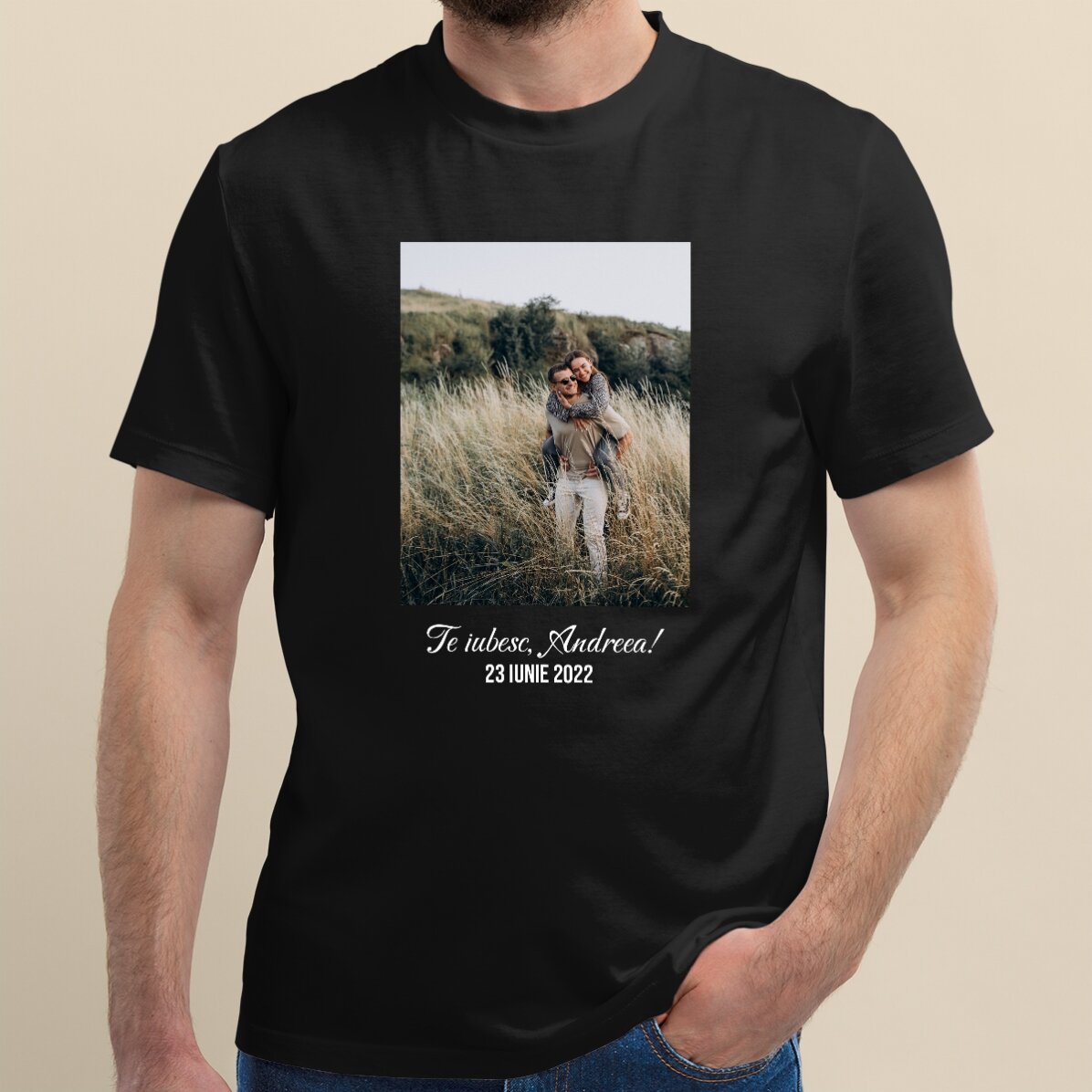 Maglietta in cotone personalizzata con una foto in formato ritratto e una scritta