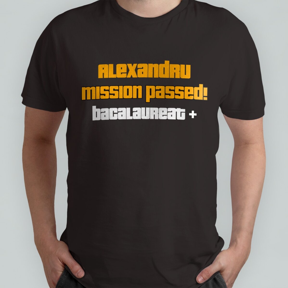Maglietta in cotone personalizzata con la scritta "Mission passed"