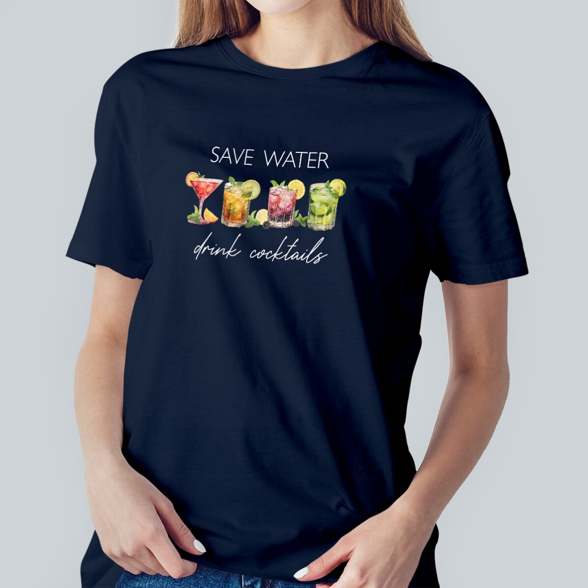 Maglietta in cotone personalizzata con la scritta "Save water, drink cocktails"