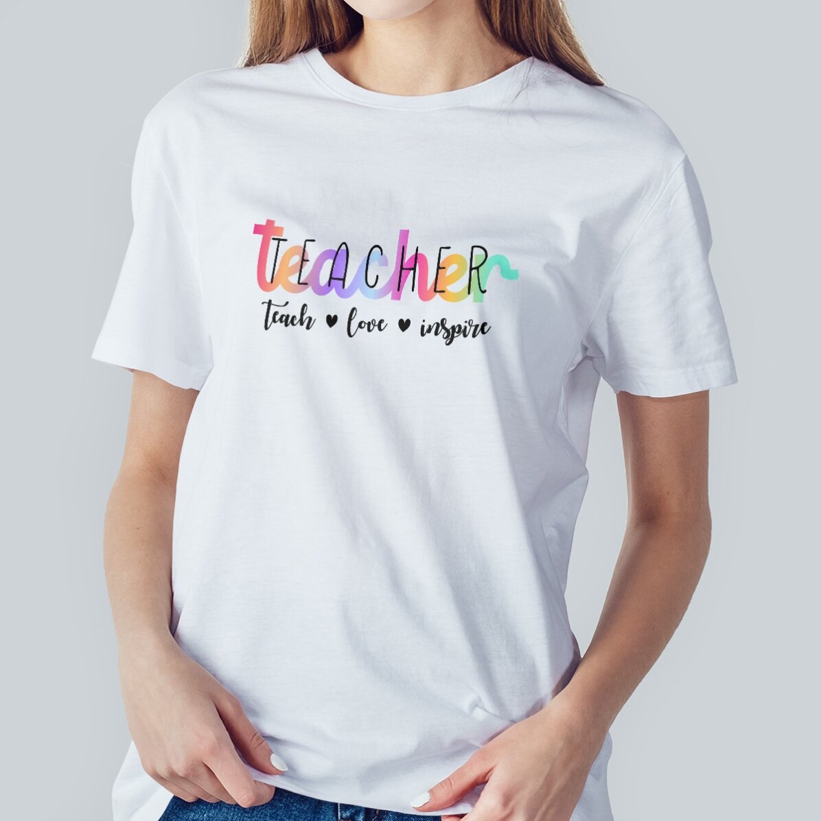 Maglietta in cotone personalizzata con la scritta "Teach, love, inspire"
