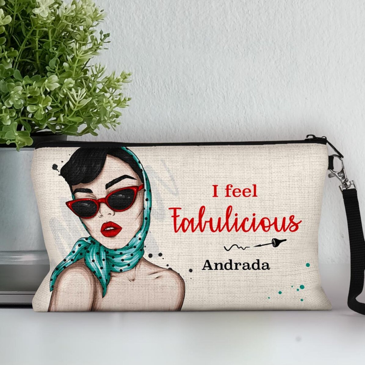 Kit trucco personalizzato con la scritta “I feel Fabulicious”
